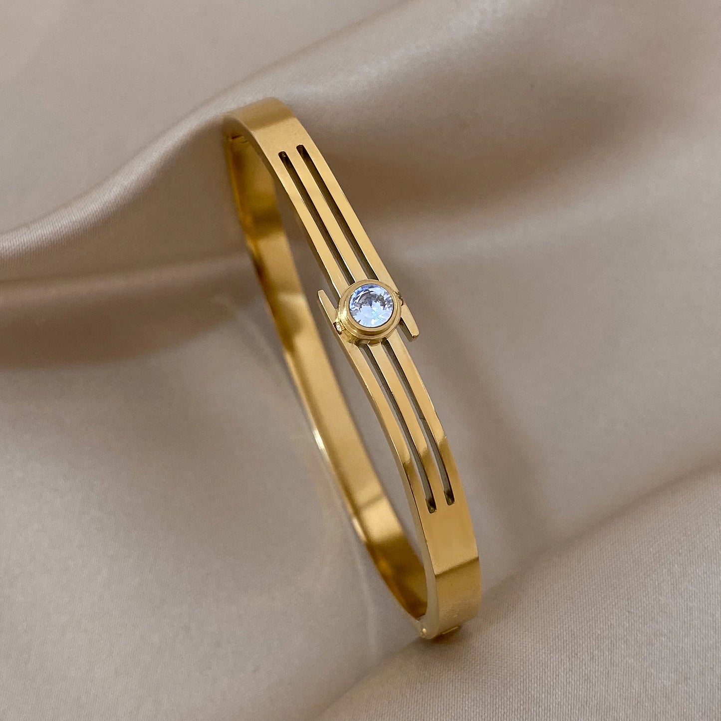 ViviBelle Vintage 18K Gold Plated Bangle